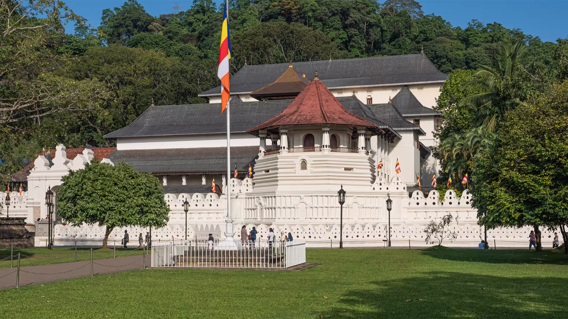 Temple of the Sacred Tooth Relic (Sri Dalada Maligawa)