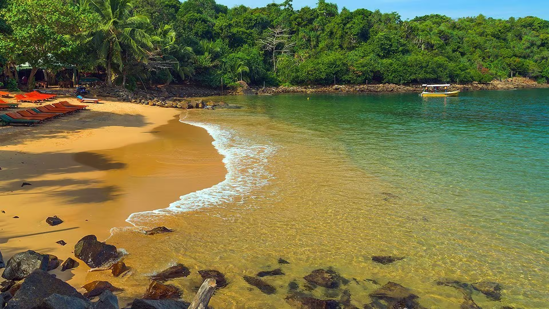 Jungle Beach - Hidden Pristine Cove